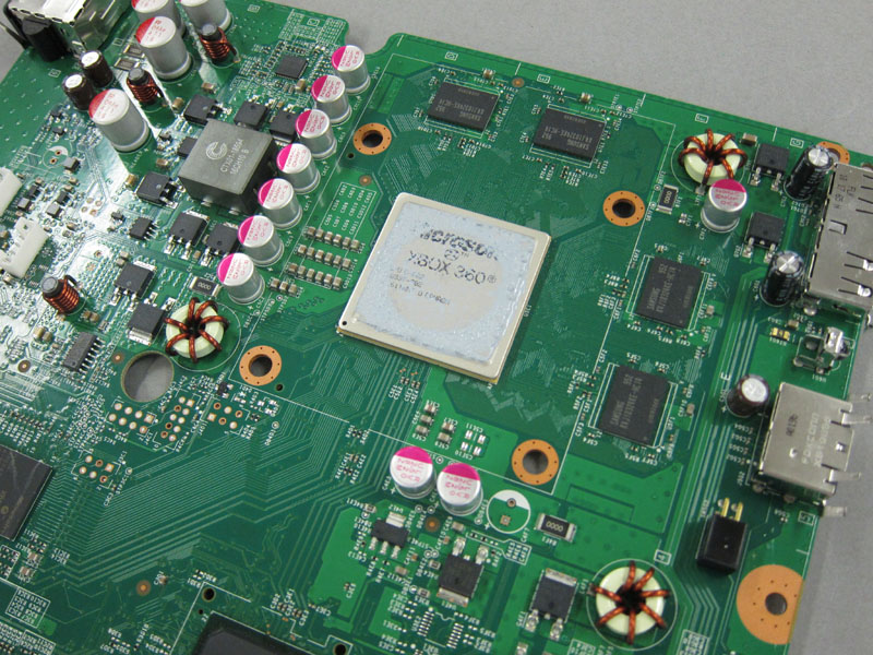 Illustration for article titled The New Xbox 360 Torn Apart